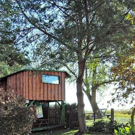 2 Bedroom Gorgeous In Hébergement de vacances